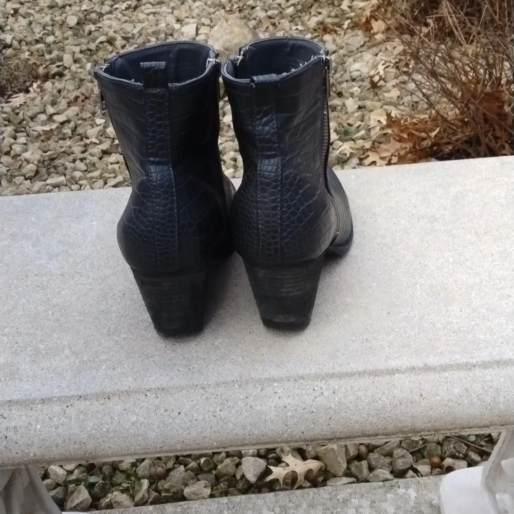 Coconuts by Matisse Black Marga Textured Bootie size 9.5